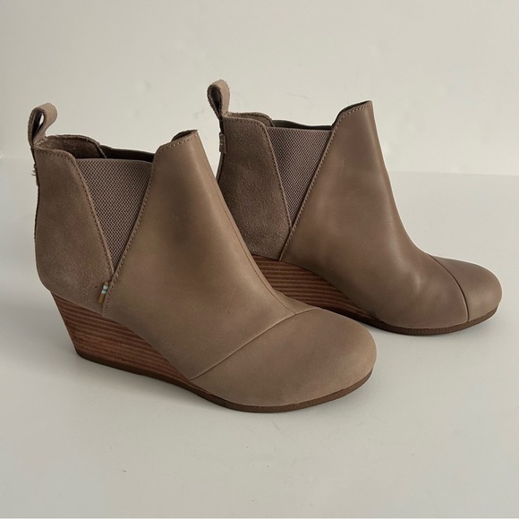Toms Kelsey Chelsea Slip-on Leather/Elastic Wedge Boot - Picture 6 of 9